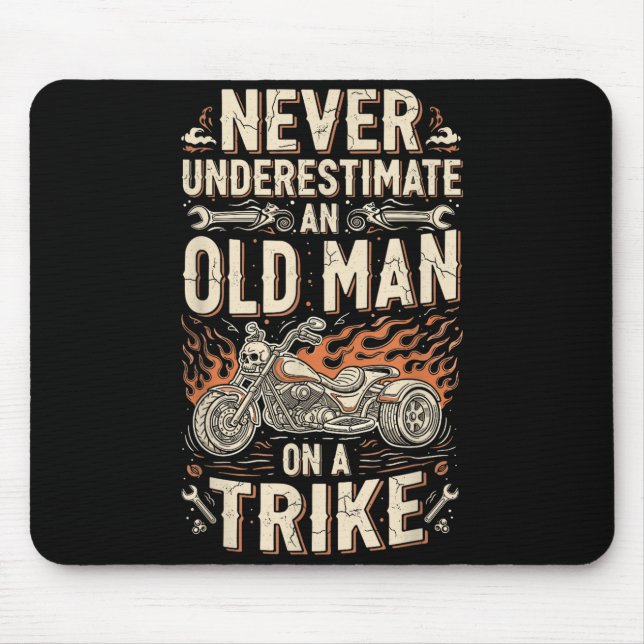 Mousepad Funny Never Underestimate An Old Man On A Trike Gr (Frente)