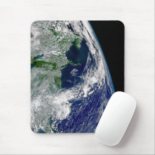 Mousepad Furacões Em Uma Terra Parcial.