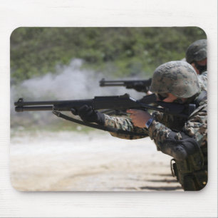Mousepad Fuzileiros navais que ateiam fogo a espingardas