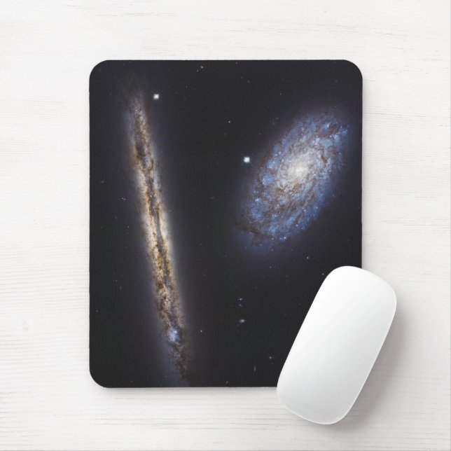 Mousepad Galáxia Edge-On Ngc 4302 E Galáxia Inclusa 4298 (Com mouse)