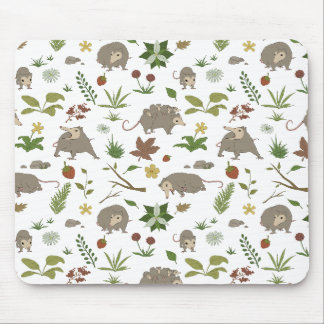Mousepad Gambás em um Campo de Bagas em Branco