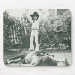 Mousepad Garlene Tindall que está em um cavalo do truque