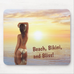 Mousepad Garota Bikini se posicionando no mar ao sol