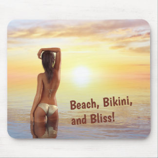 Mousepad Garota Bikini se posicionando no mar ao sol