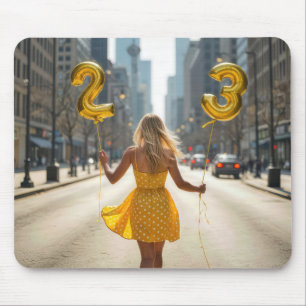 Mousepad Garota de Chicago com Balões de Festa
