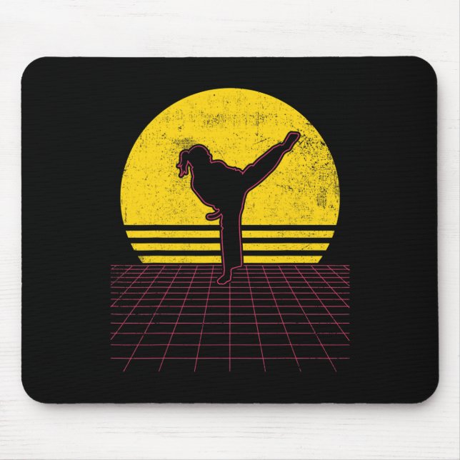 Mousepad Garota de Karatê Vintage (Frente)