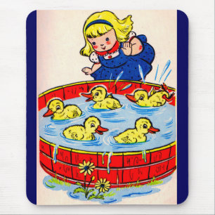 Mousepad garotinha bonitinha com piscina de filhotes