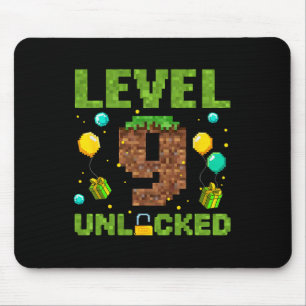Mousepad Garoto engraçado de 9 anos faz aniversário, jogado