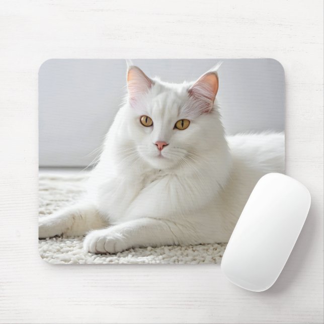 Mousepad Gato Branco Colocando No Carpete Branco (Com mouse)