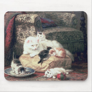 Mousepad Gato com seus gatinhos em um coxim