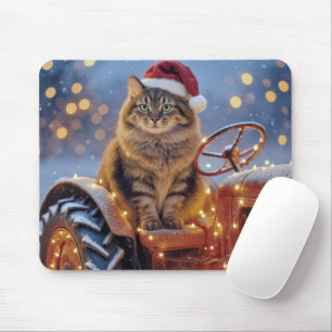 Mousepad Gato de Natal Maine Coon em um Trator Antigo