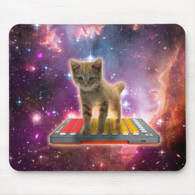 Mousepad Gato sobre sintetizadores no espaço (Frente)