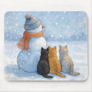 Mousepad Gatos Sentados com um Boneco de Neve em um Campo