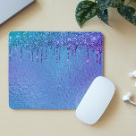 Mousepad Glitter Iridescente Cola Azul Roxo Holográfico<br><div class="desc">Este design foi criado através da arte digital. Pode ser personalizado na área fornecer ou personalizar escolhendo o clique para personalizar mais opções e alterando o nome, as iniciais ou as palavras. Você também pode alterar a cor e o estilo do texto ou excluir o texto de um design de...</div>