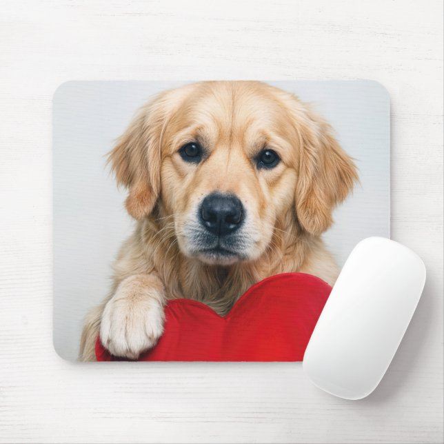 Mousepad Golden Retriever With a Red Heart Pillow (Com mouse)