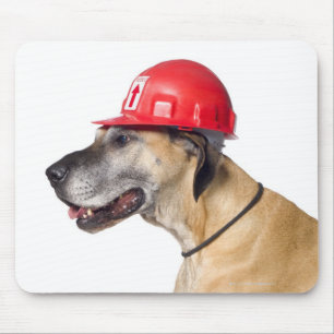 Mousepad Great dane que veste um capacete vermelho da