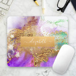 Mousepad Grelha verde-rosa-rosa-dourada-de-água<br><div class="desc">Uma banda de folha de ouro esparsa e falsa com seu nome de tipografia de script sobrepõe um rico, veado dourado, roxo, verde-azul-aqua e fundo aquarela branca neste elegante, tenda, giro, nome personalizado mousepad. Faz uma declaração de chic e na moda cada vez que você a usa. Um presente de...</div>