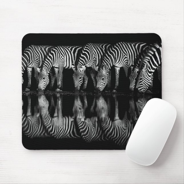 Mousepad Group of Plains Zebra Drink Together at Night (Com mouse)