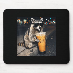 Mousepad Guaxinim engraçado bebendo café gelado meme de ani