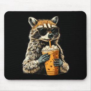 Mousepad Guaxinim engraçado bebendo café gelado meme de ani