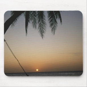 Mousepad Hammock vazio de Silhuetted no por do sol