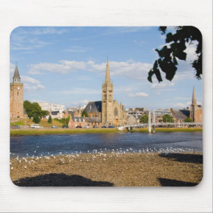 Mousepad Horizonte e rio da pitoresca cidade de Inverness