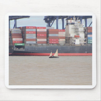 Mousepad Iate Pequeno E Grande Embarcação De Contentor