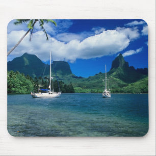 Mousepad Iates particulares ancorados na Baía de Opunohu em