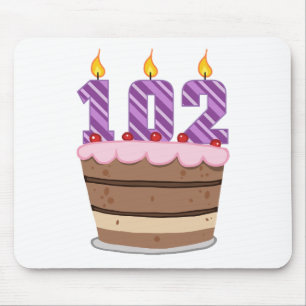 Mousepad Idade 102 no bolo de aniversário