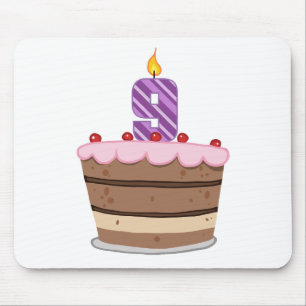 Mousepad Idade 9 no bolo de aniversário