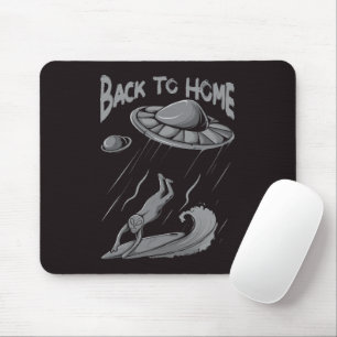 Mousepad ilustração de alienígena surfando em ufo com volta