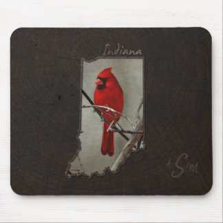 Mousepad Indiana cardinal cortado no fundo de madeira