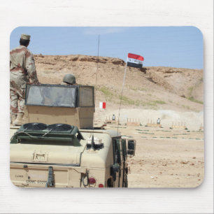 Mousepad Instrutor assiste como soldado do exército iraquia