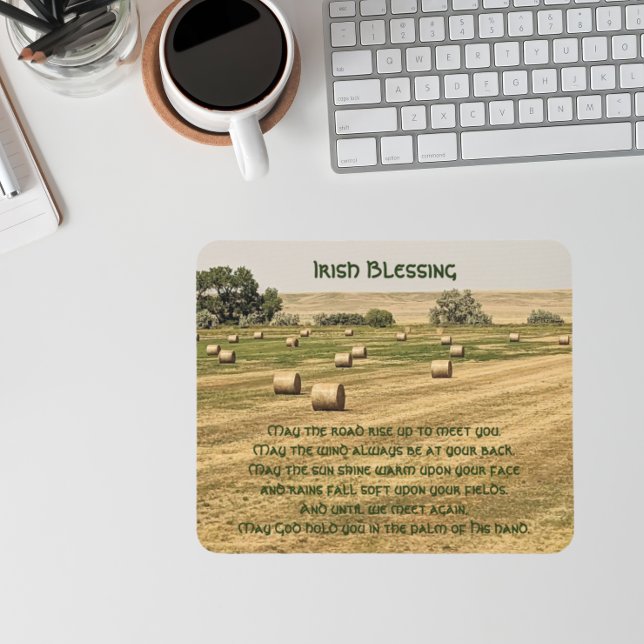 Mousepad Irlandês Bênção Hay Balança em um Campo (In Situ)