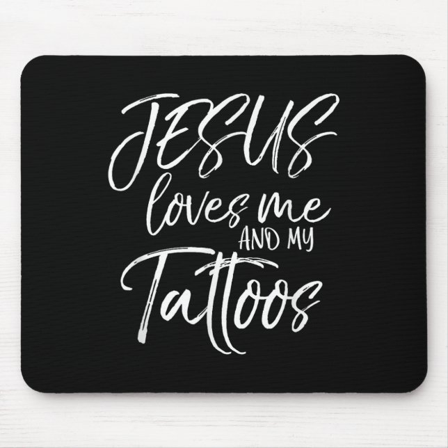 Mousepad Jesus Me Ama E Minha Tatuagem Camisa Cristã (Frente)