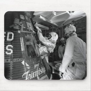 Mousepad John Glenn que entra na nave espacial da amizade 7