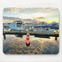 Kayak Flutuando Sobre Nuvens e Reflexão Sunset