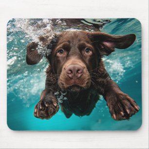 Mousepad Labrador Chocolate Brincalhão Nadando Submerso