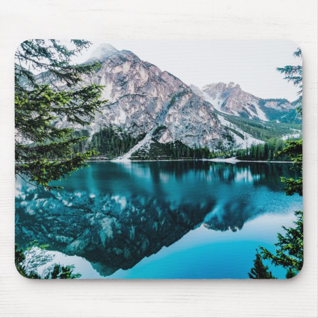 Mousepad Lago e Montanha Sob Céu Branco (Frente)