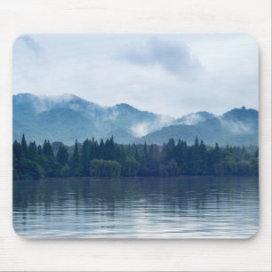 Mousepad Lago na paisagem das montanhas
