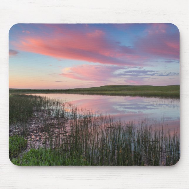 Mousepad Lagoa da Pradaria Reflete Nuvens Brilhantes do Nas (Frente)