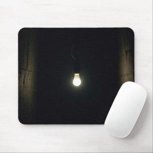 Mousepad Lâmpada Brilhante Na Sala Escura