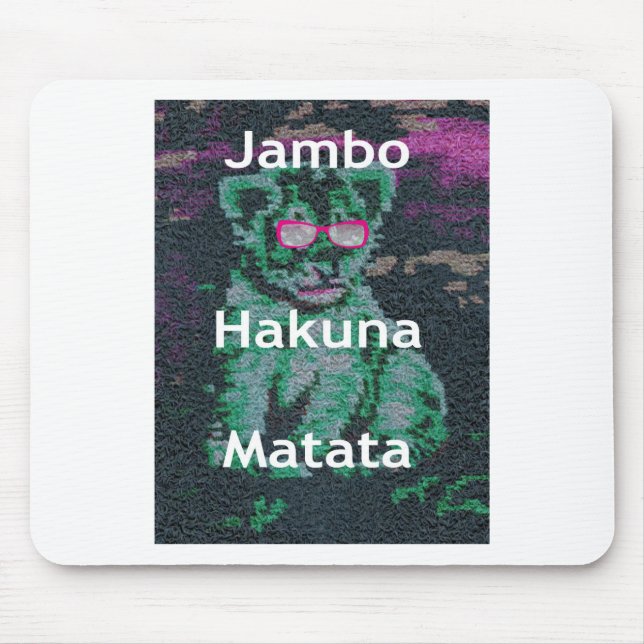 Mousepad Leão Verde com Óculos Rosa "Hakuna Matata" Arte (Frente)