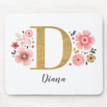 Mousepad Letra Dourada Rosa Inicial Monograma Feminina D<br><div class="desc">Uma bela e feminina pastilha floral cor-de-rosa, revestida de flores cor-de-rosa e com uma letra D de monograma dourada falsa. Personalize a pastilha do rato adicionando o seu nome por baixo do monograma. Faz um presente divertido para um amigo ou para uma dama de damas de honra. Projetado para você...</div>