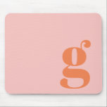 Mousepad Letra retrorativa do Monograma Laranja Cor-de-Rosa<br><div class="desc">Este mouse na moda apresenta seu monograma em coral em um fundo cor-de-rosa pastel em letras retrorreflectoras. ideia de presente de excelente!</div>