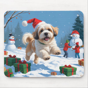 Mousepad Lhasa Apso Correndo na Neve com Chapéu de Natal