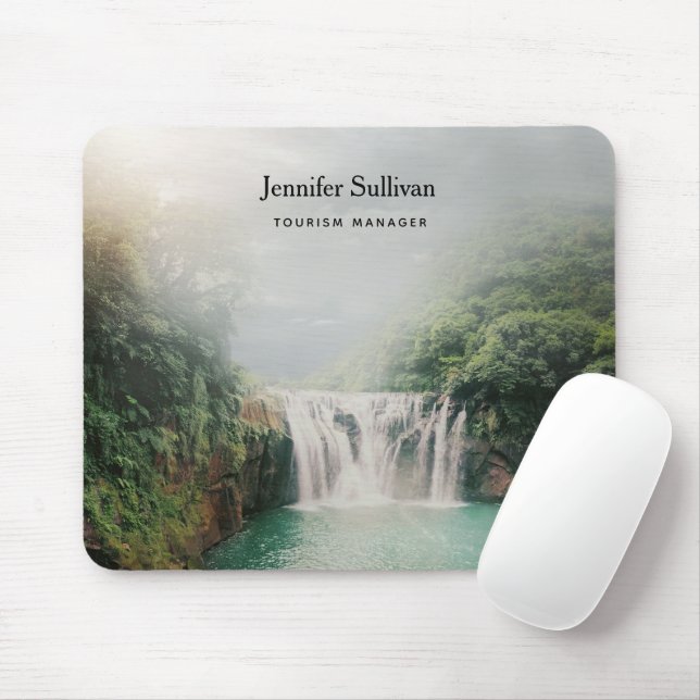 Mousepad Linda cachoeira em uma floresta de montanha (Com mouse)
