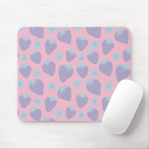 Mousepad Lindo padrão de morangos em Lilás e Azul