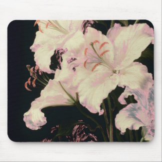 Mousepad Lírios Brancos Elegantes sobre Fundo Preto Floral