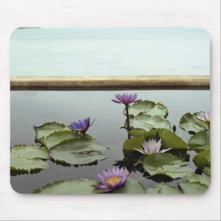 Mousepad Lírios de água na lagoa pelo oceano
